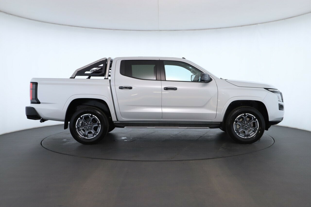Nissan Navara image 2