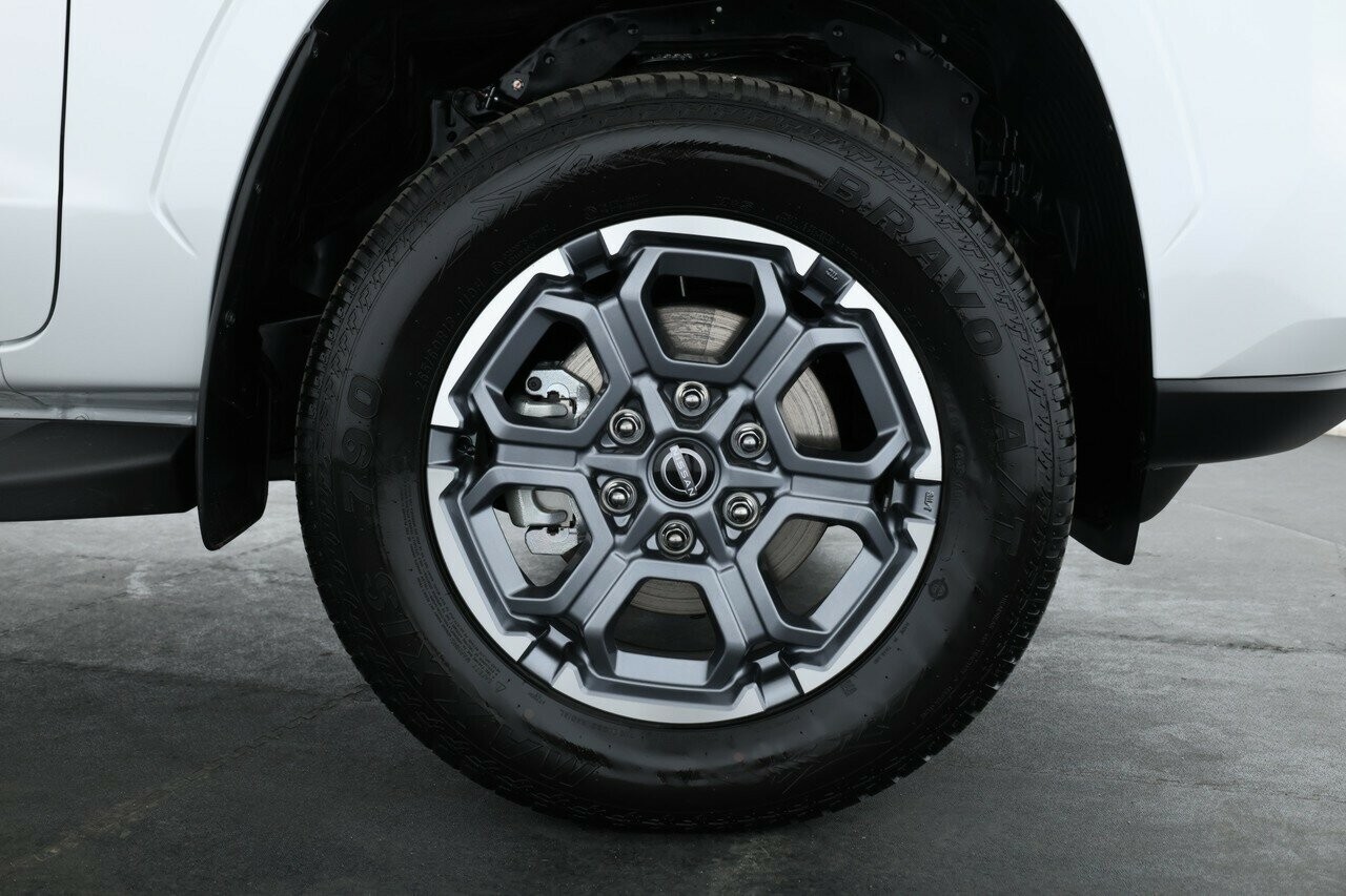 Nissan Navara image 3