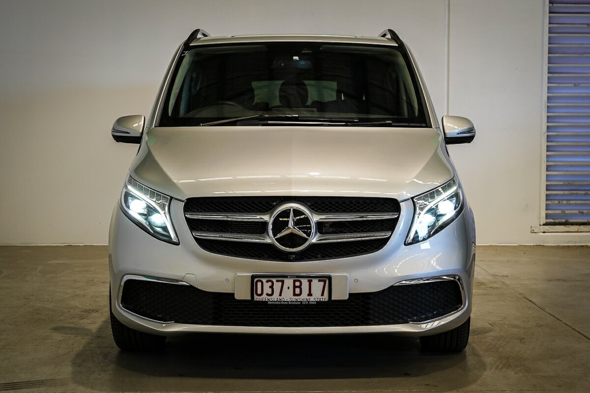 Mercedes Benz V-class image 3