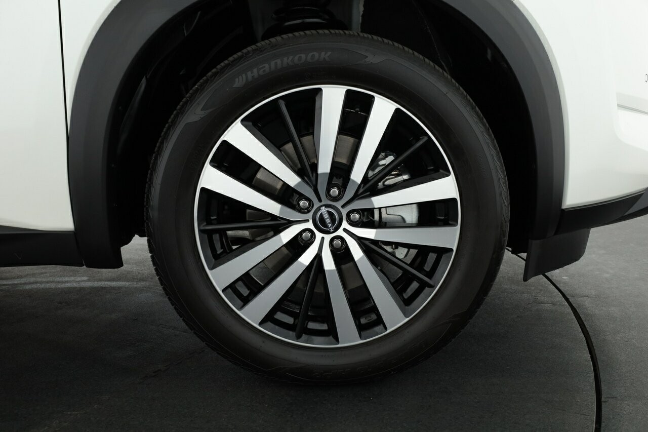 Nissan Pathfinder image 4