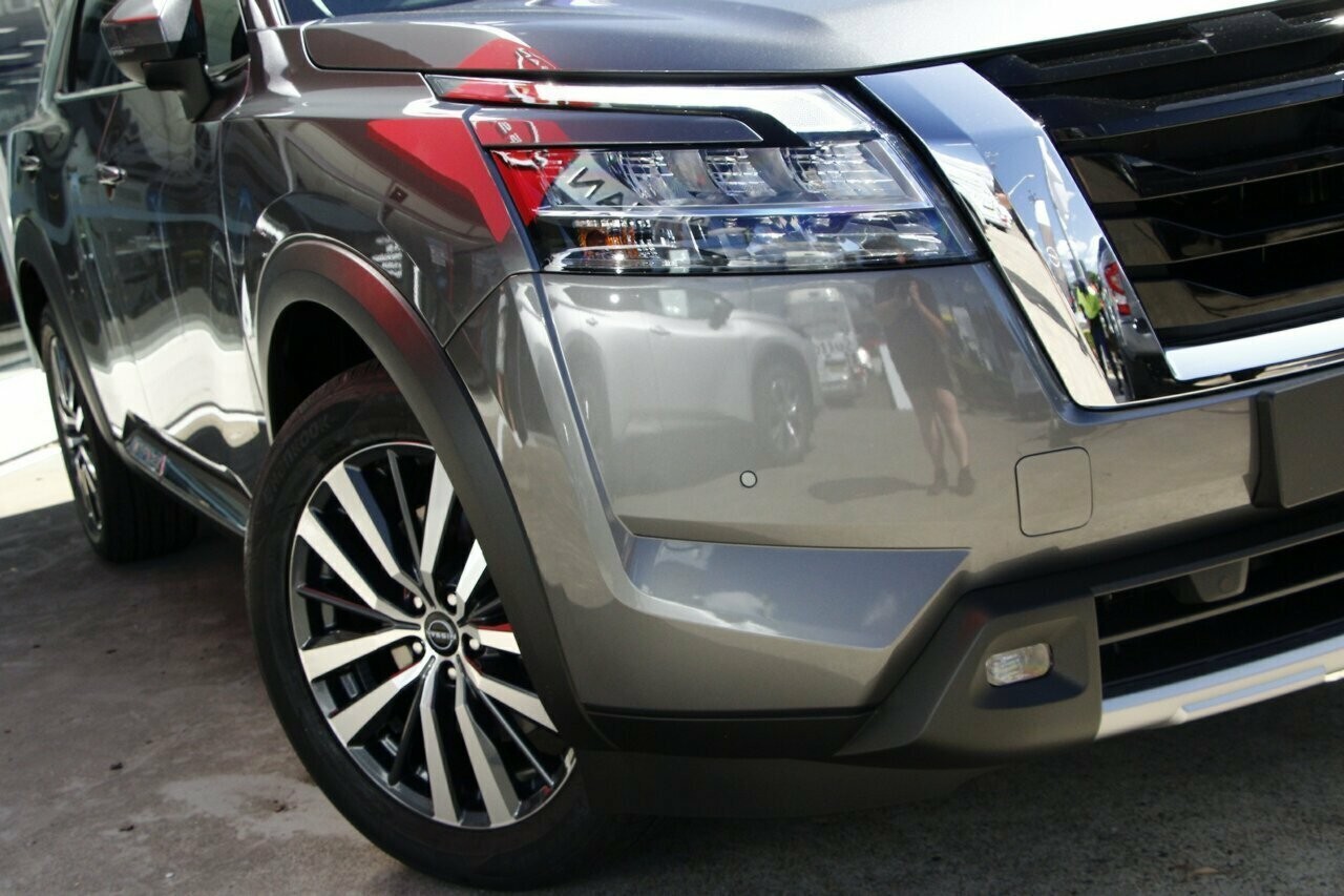Nissan Pathfinder image 2