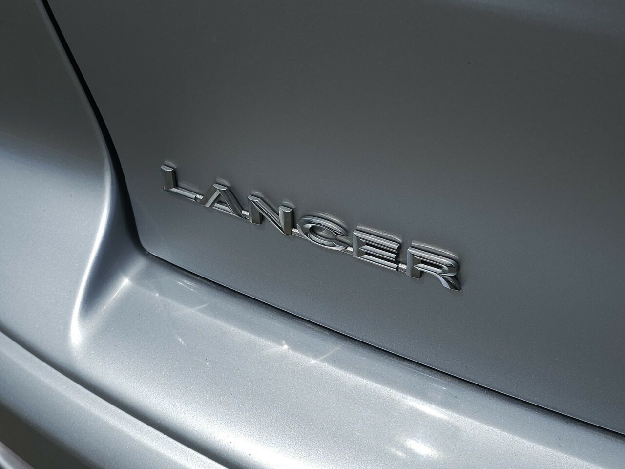 Mitsubishi Lancer image 3