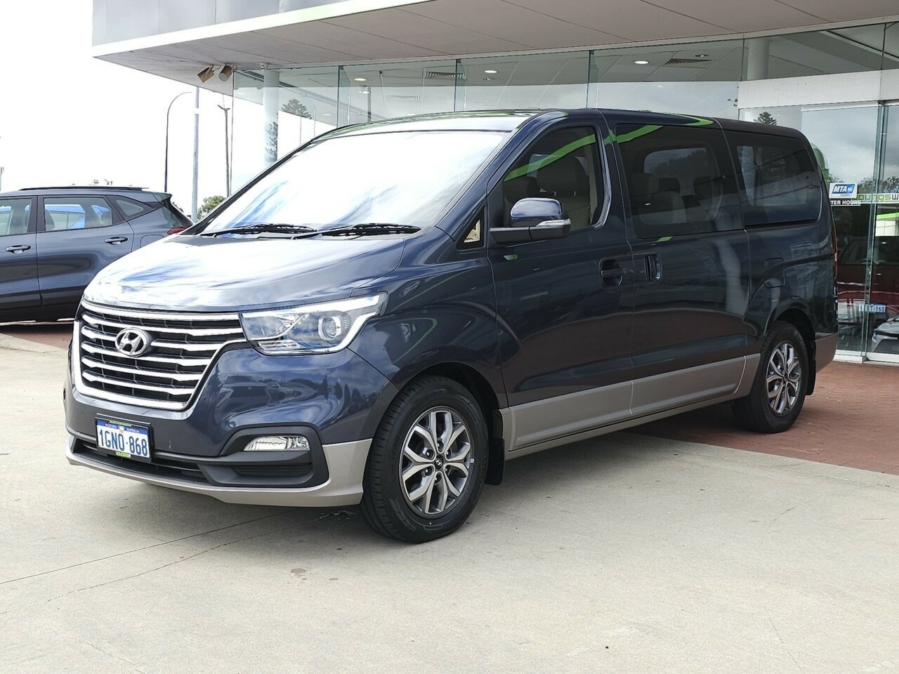 Hyundai Imax image 4