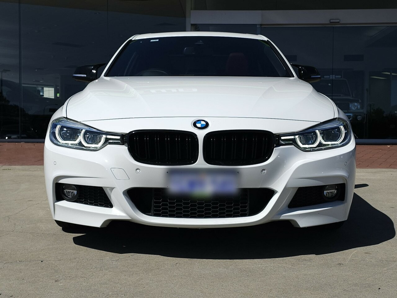 BMW 3 Series image 2