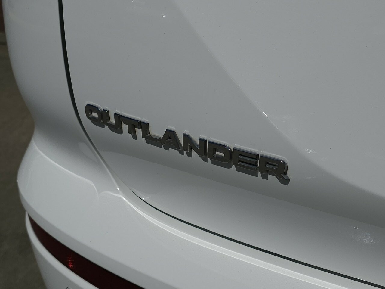 Mitsubishi Outlander image 3