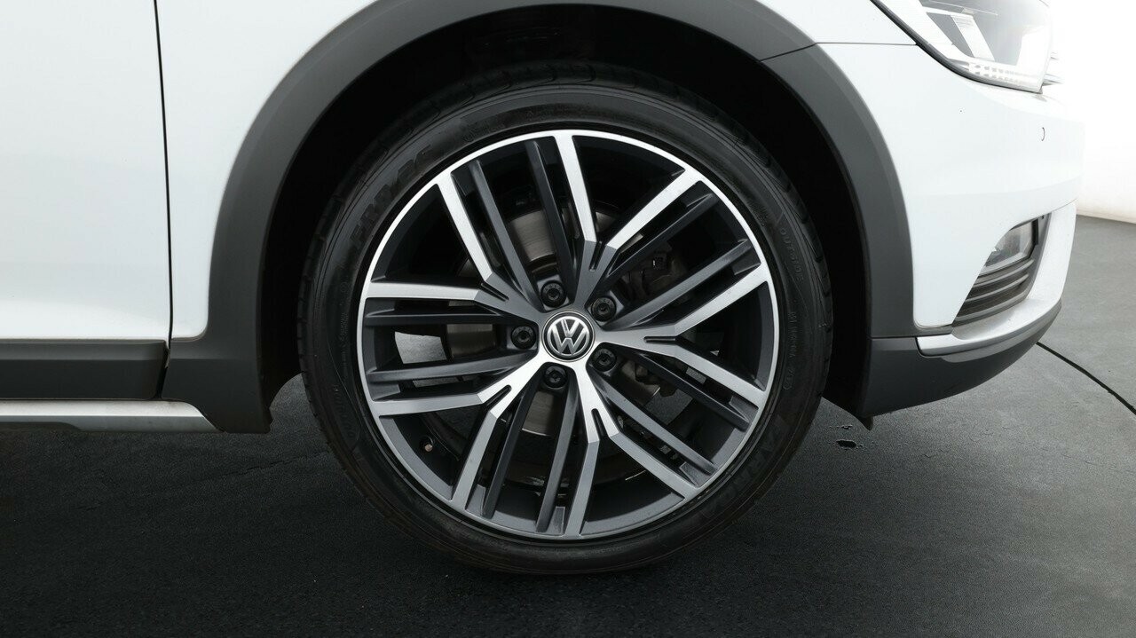 Volkswagen Passat image 3