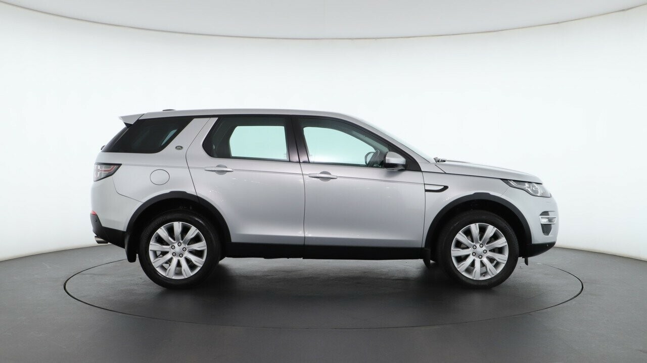 Land Rover Discovery Sport image 2