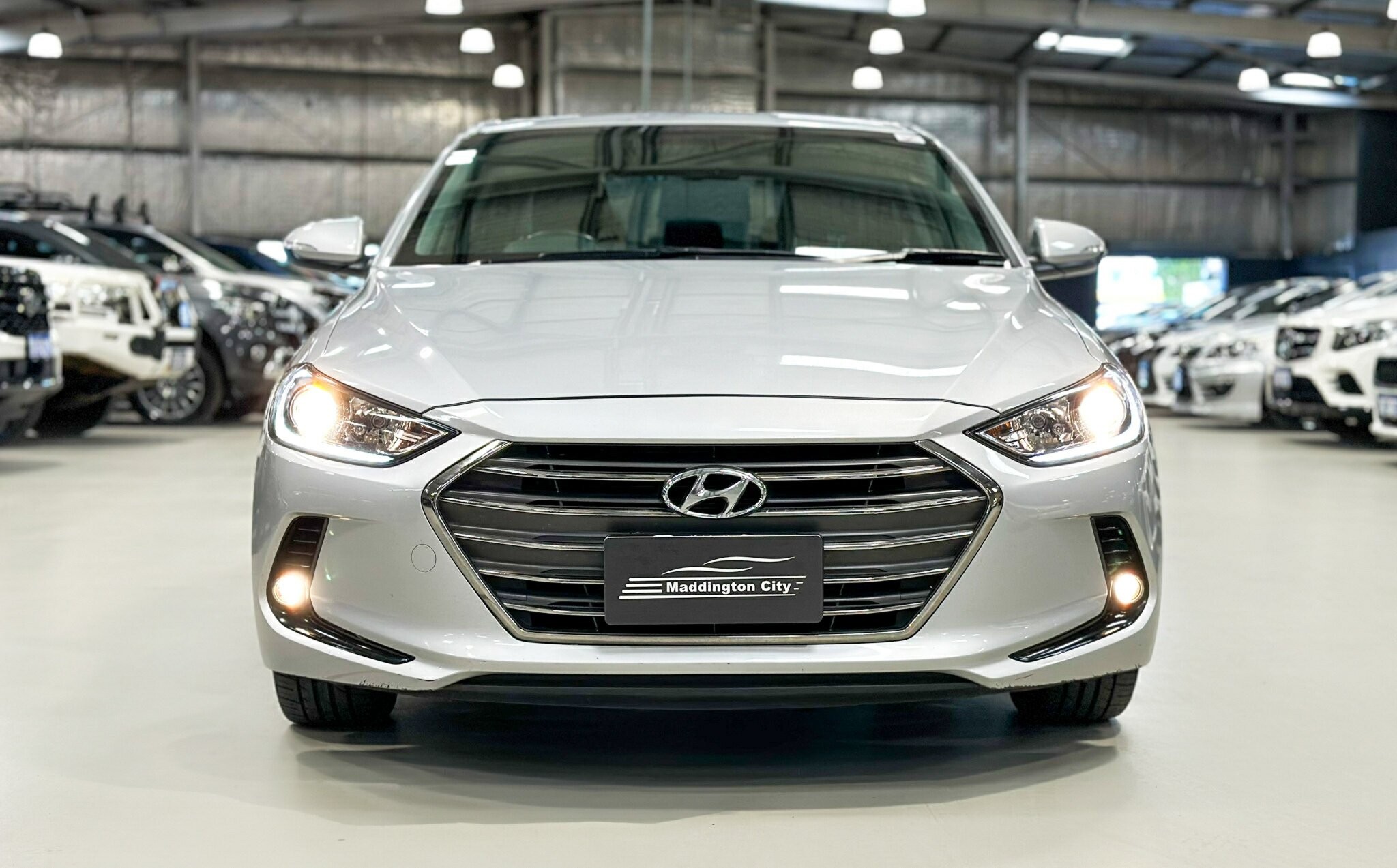 Hyundai Elantra image 2