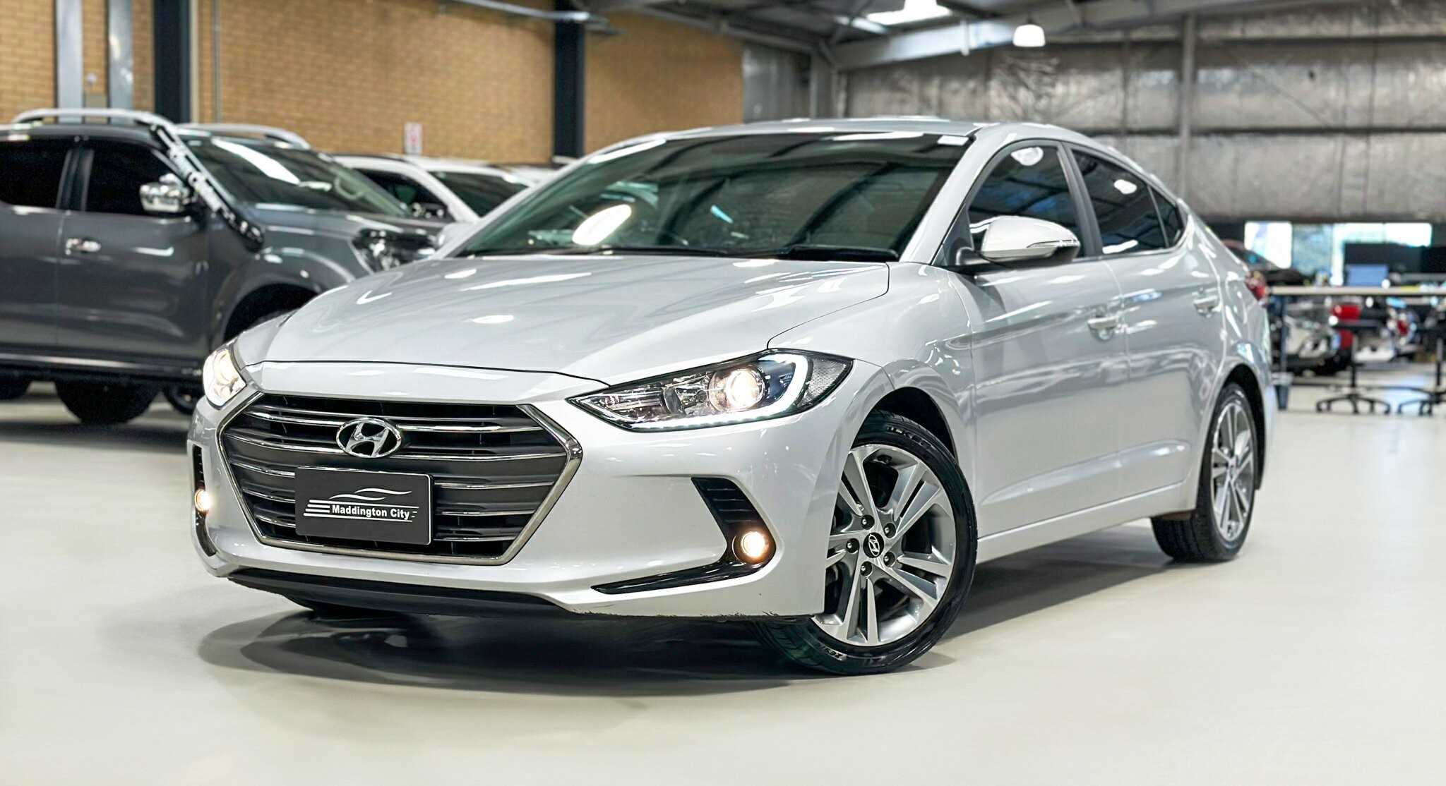 Hyundai Elantra image 3
