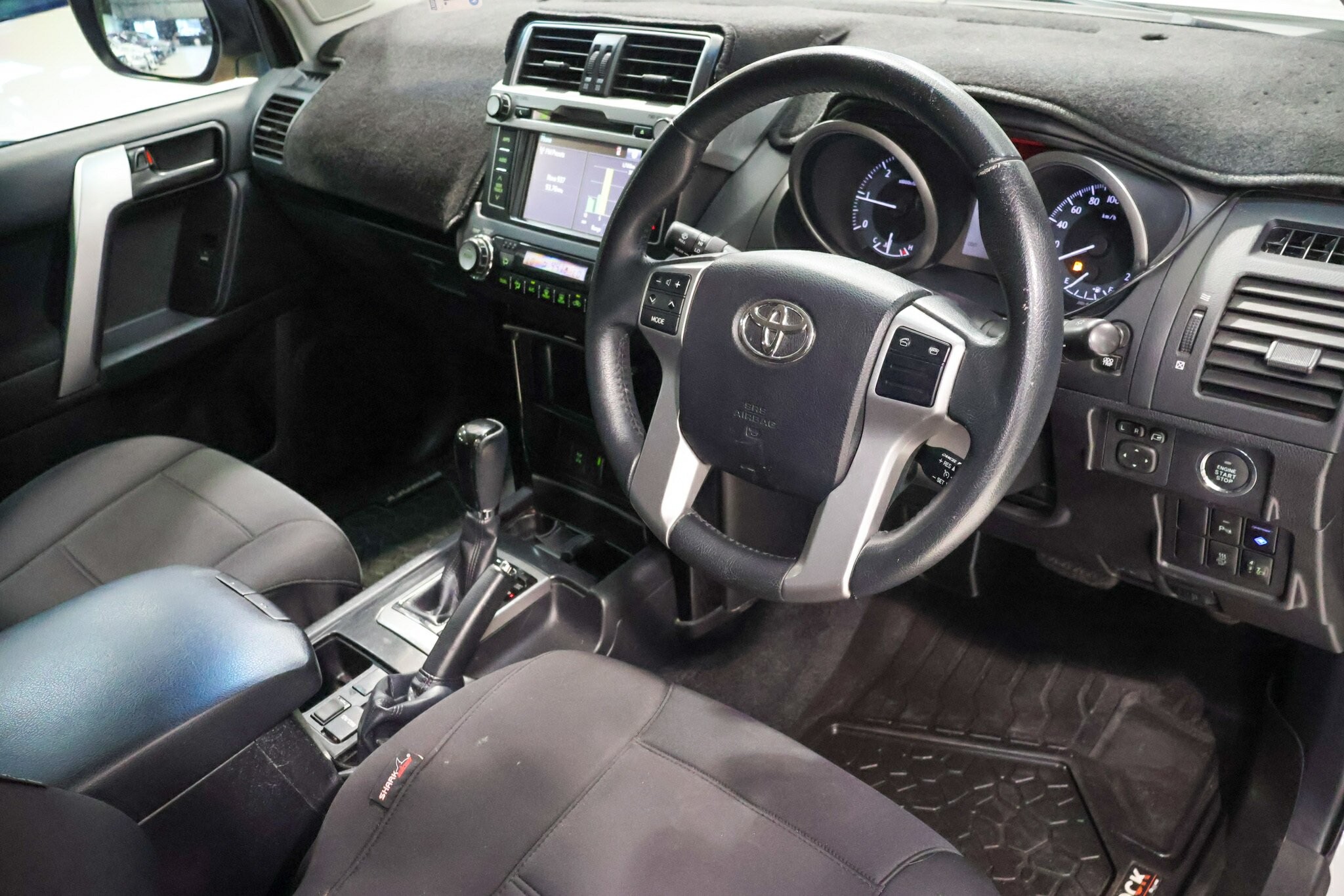 Toyota Landcruiser Prado image 4