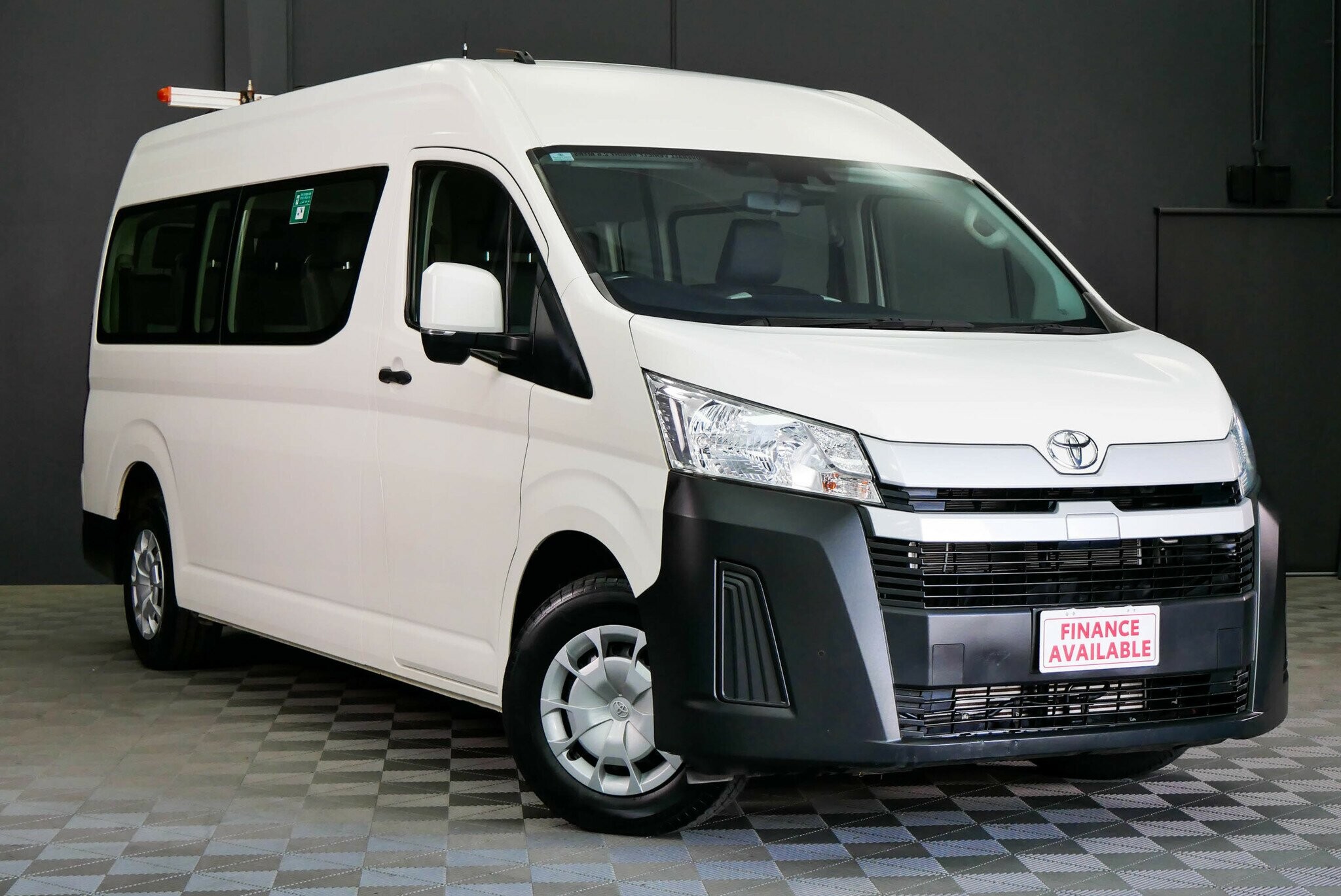 Toyota Hiace image 1