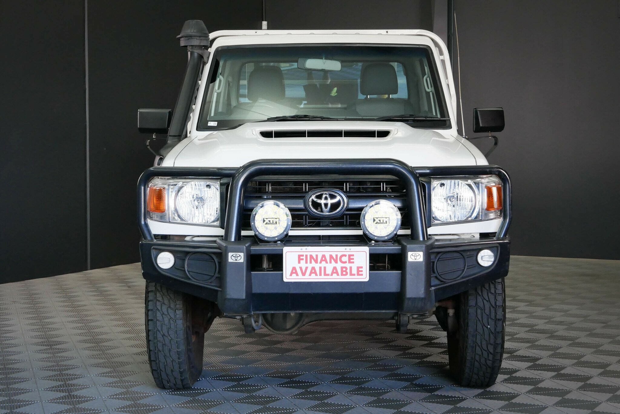 Toyota Landcruiser image 2