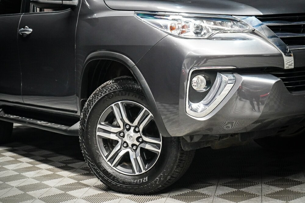 Toyota Fortuner image 2