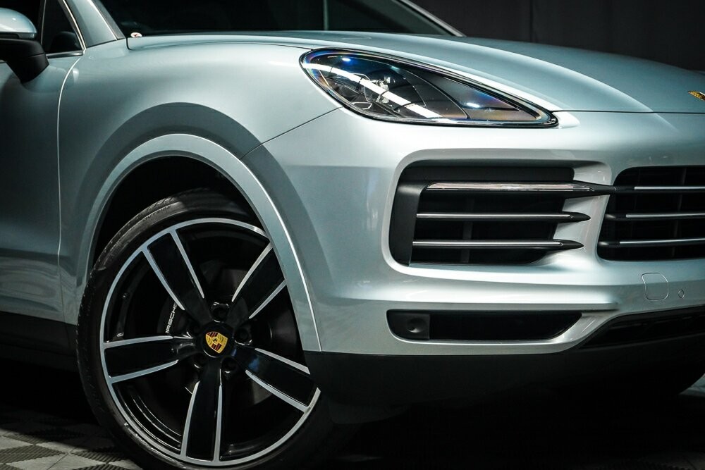 Porsche Cayenne image 2