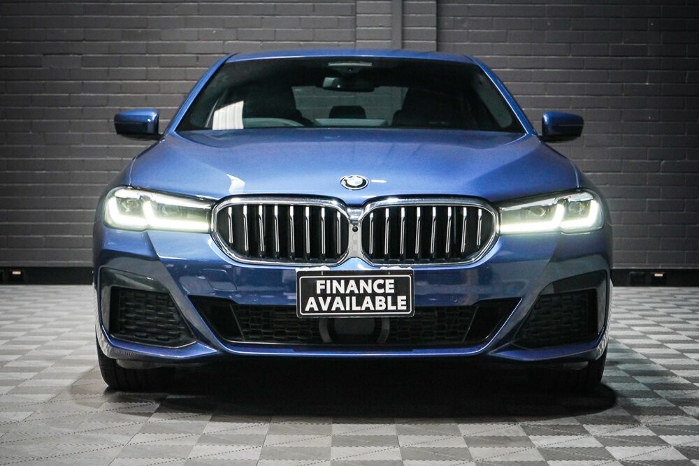 BMW 5 Series image 3