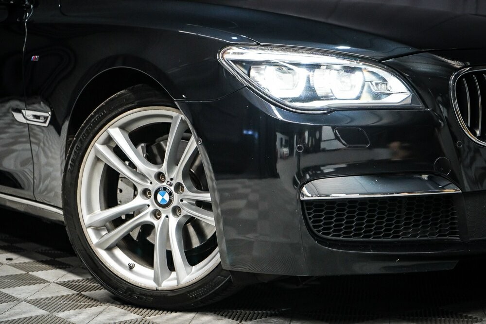 BMW 7 Series image 2