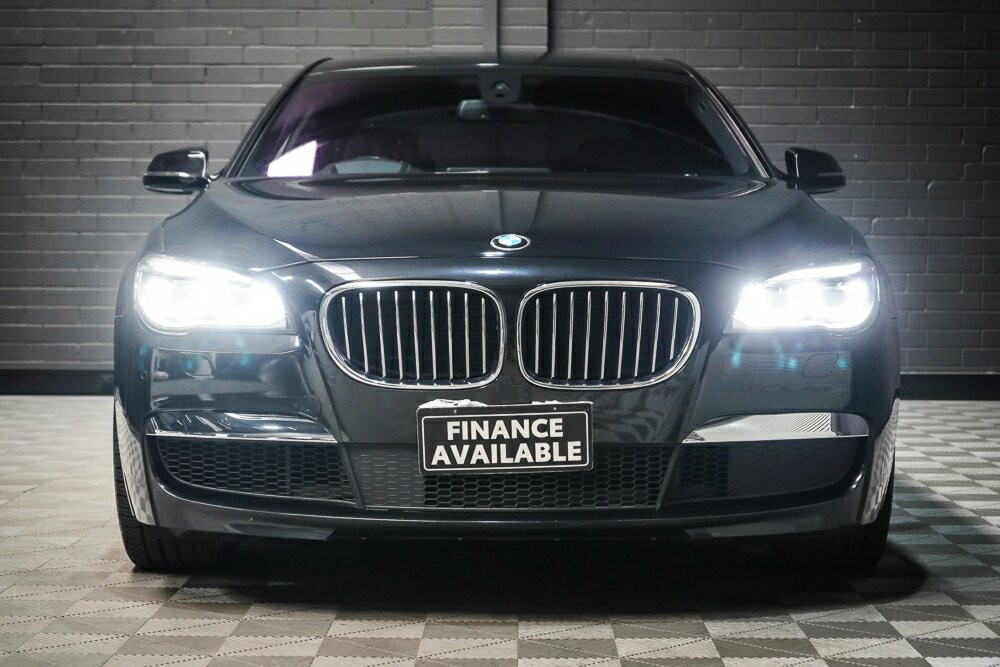 BMW 7 Series image 3