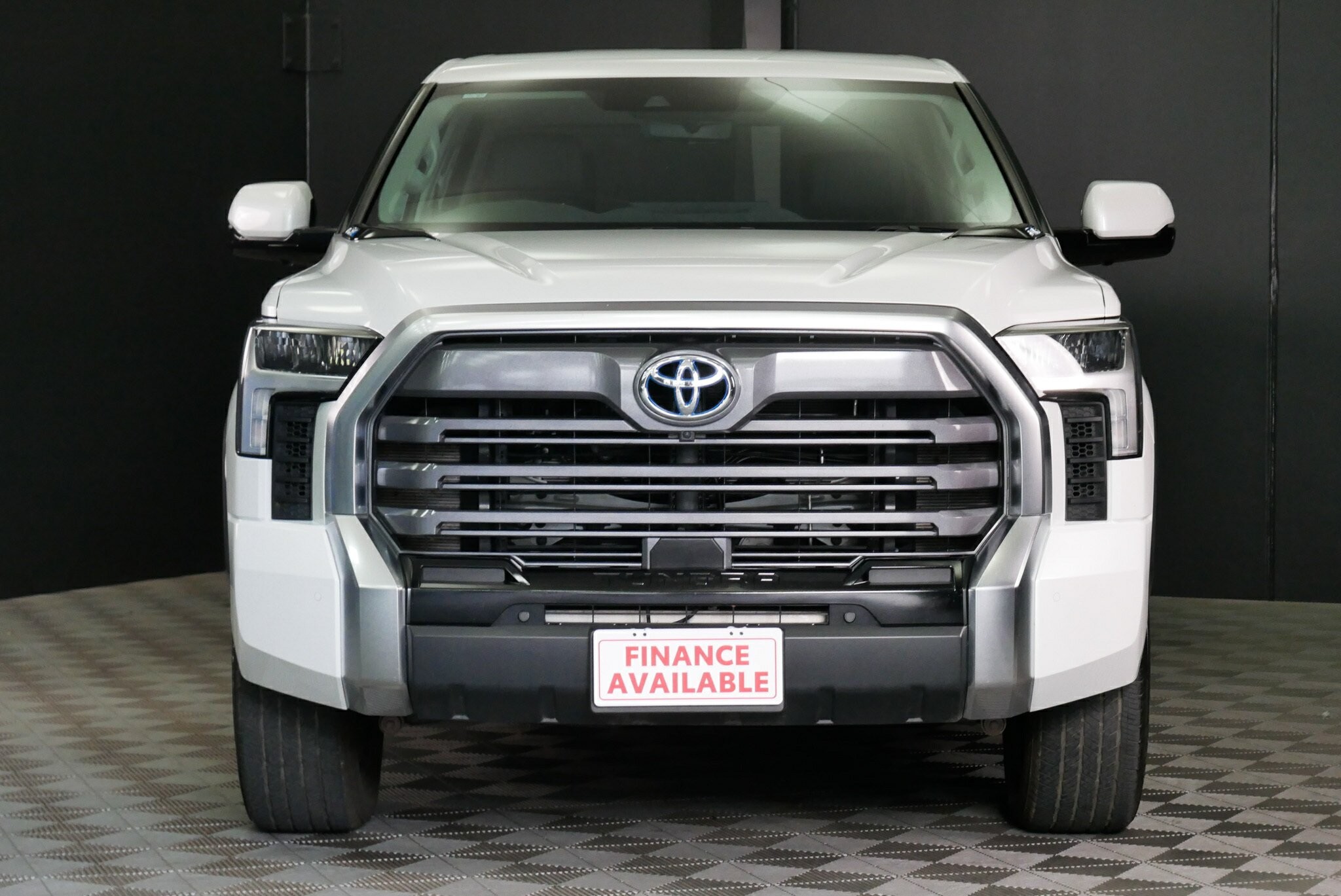 Toyota Tundra image 2