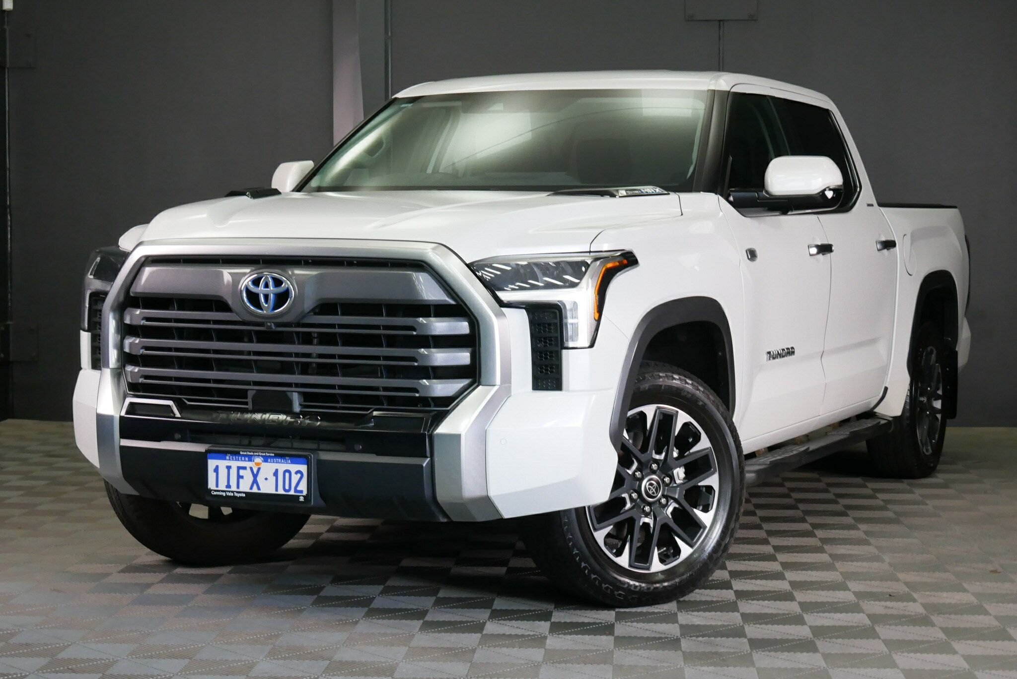 Toyota Tundra image 3