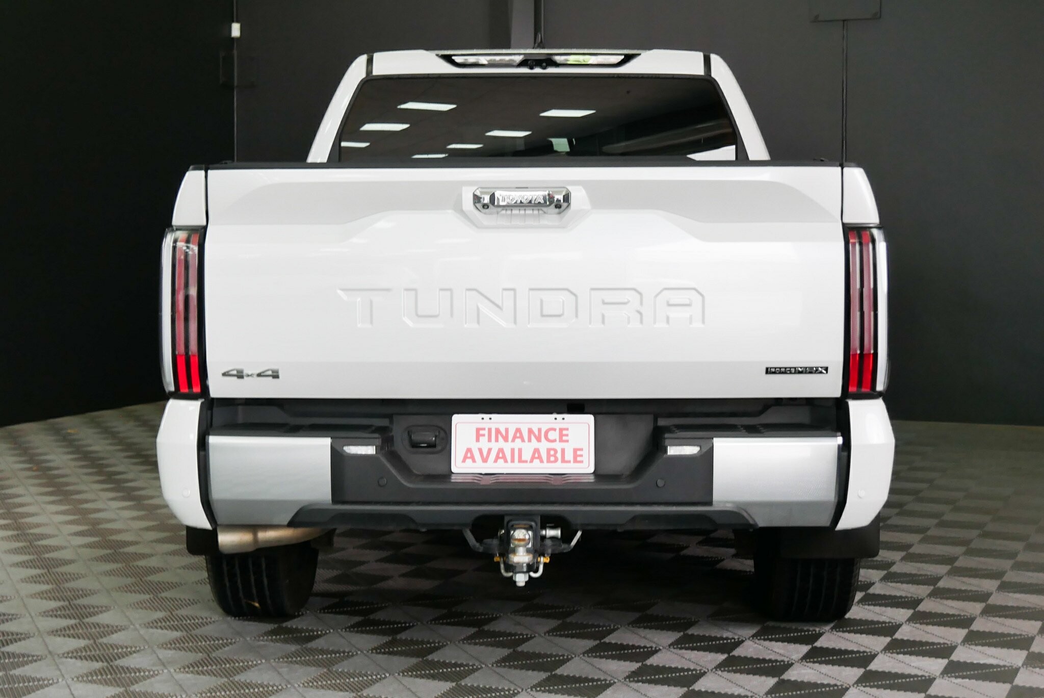 Toyota Tundra image 4