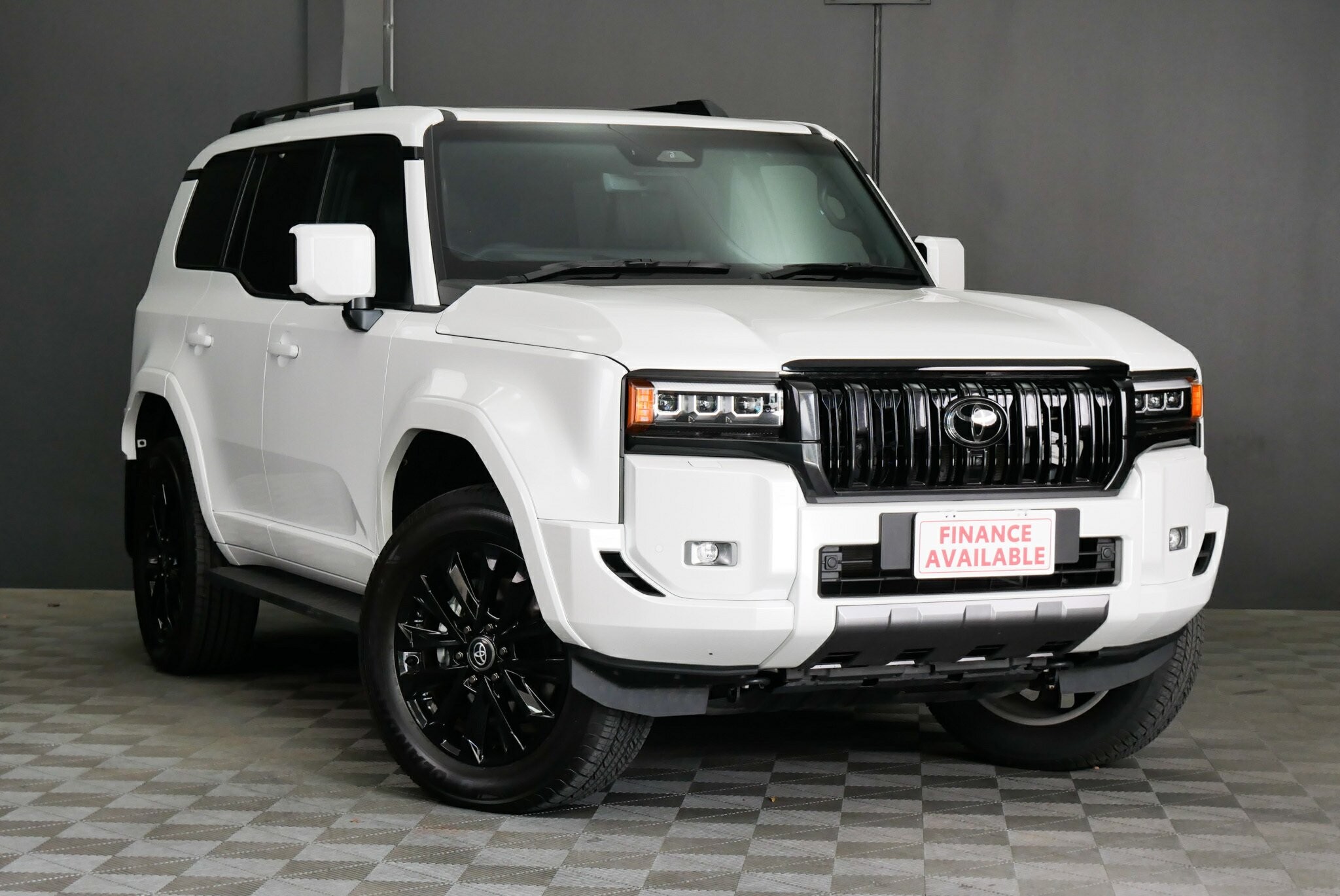 Toyota Landcruiser Prado image 1