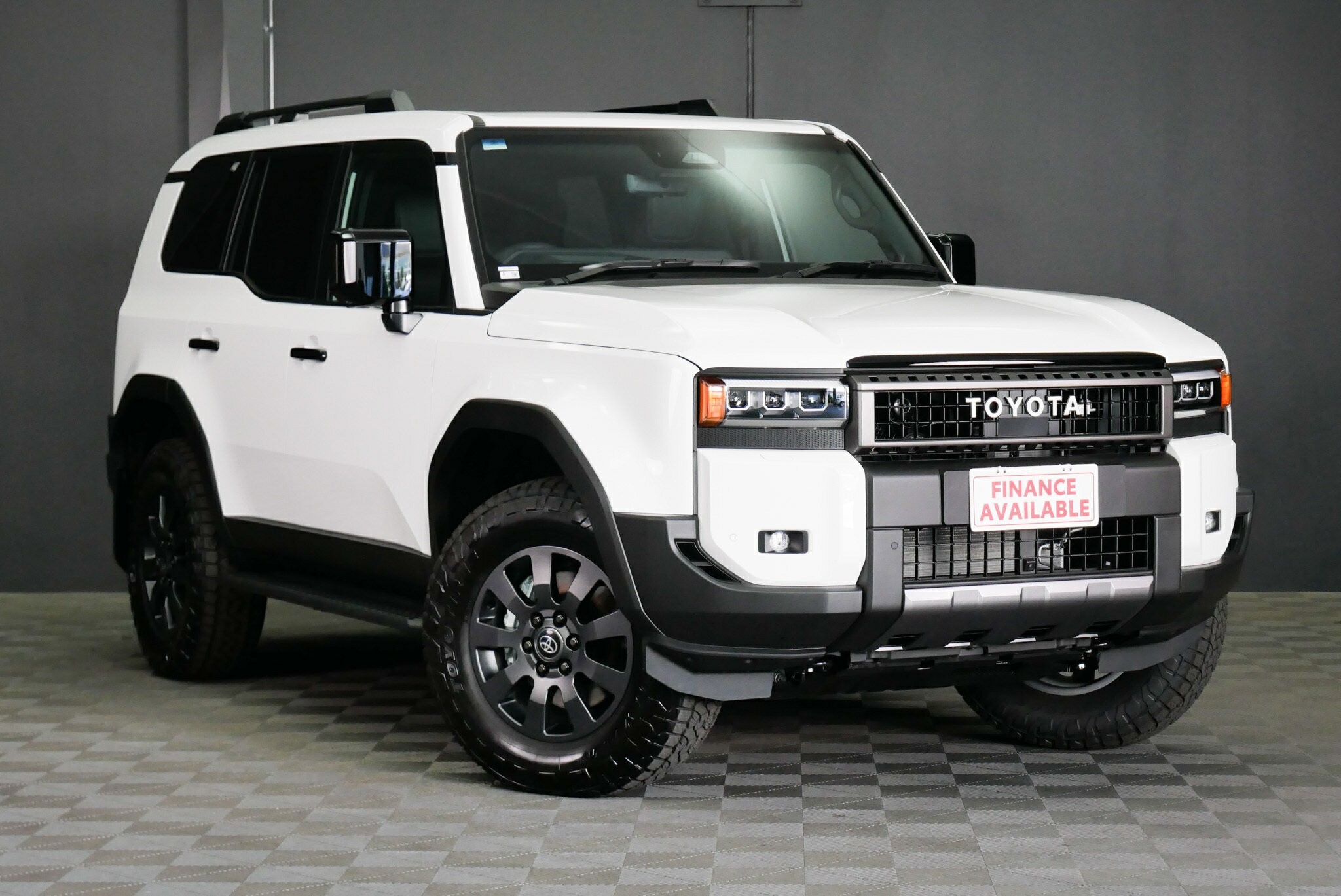 Toyota Landcruiser Prado image 1