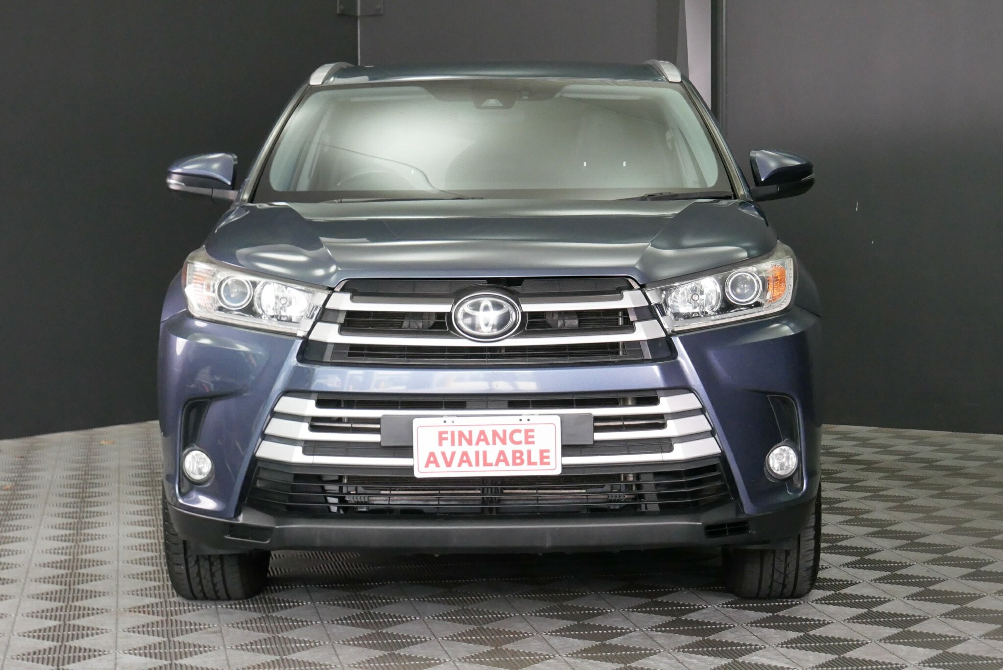 Toyota Kluger image 2