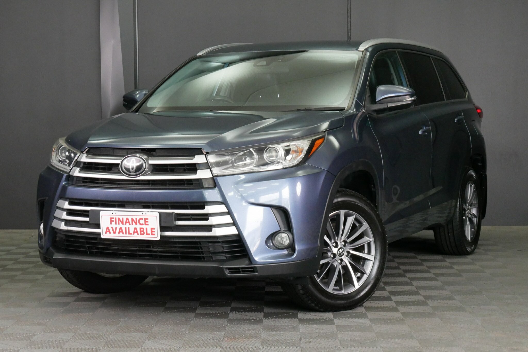 Toyota Kluger image 3