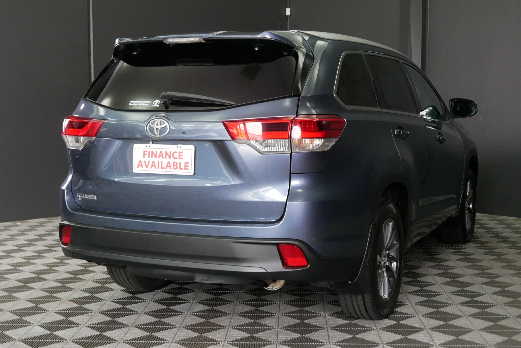 Toyota Kluger image 4