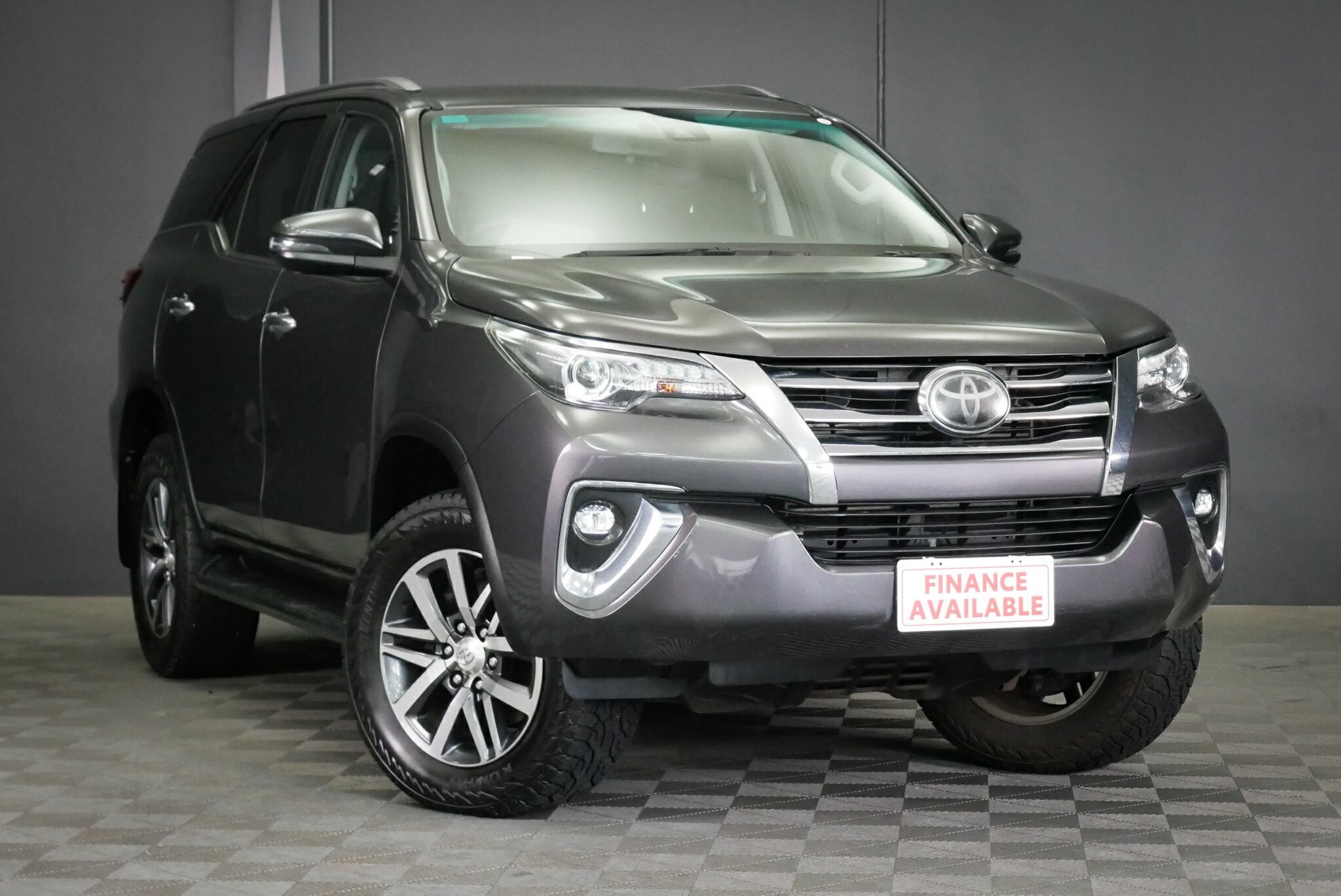 Toyota Fortuner image 1
