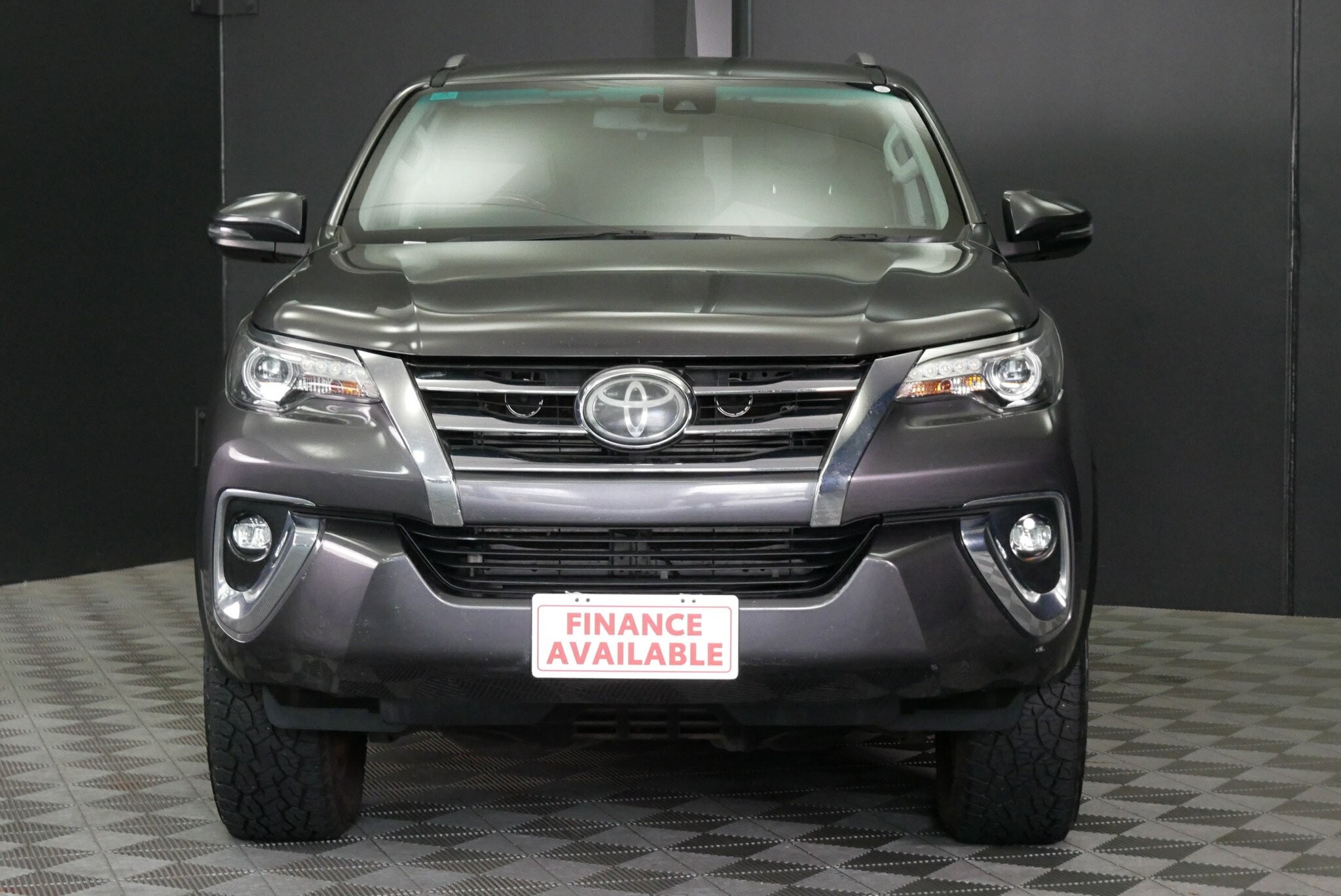 Toyota Fortuner image 2