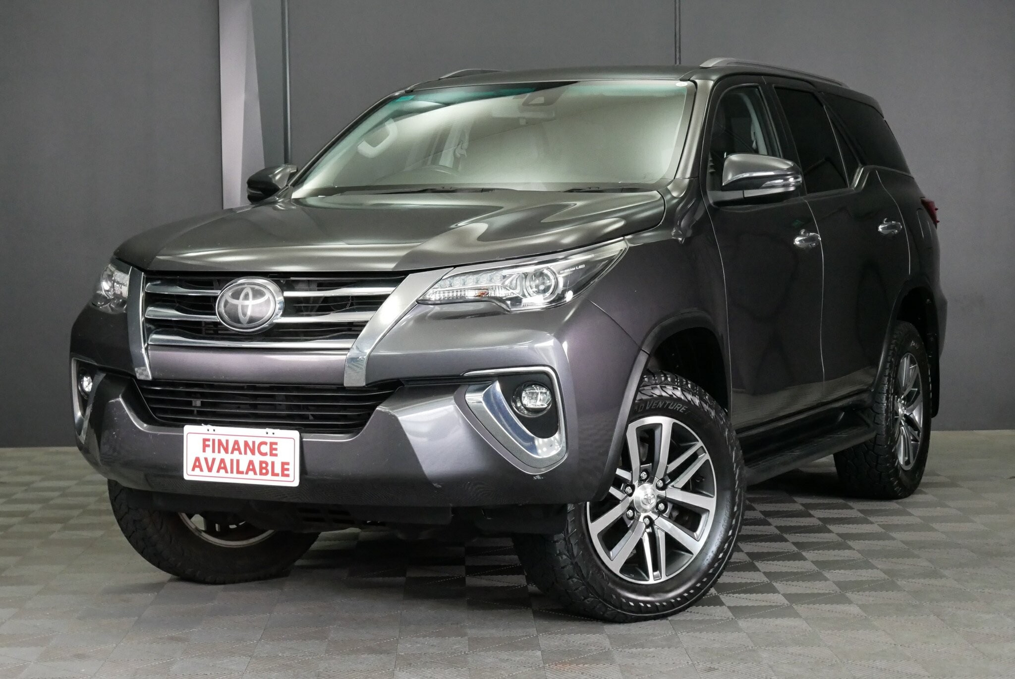Toyota Fortuner image 3