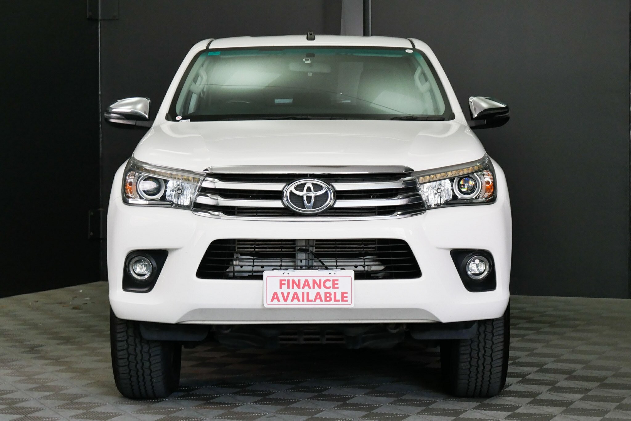 Toyota Hilux image 2