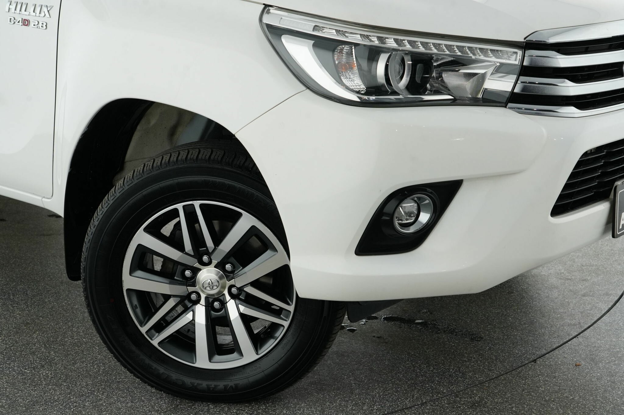 Toyota Hilux image 2