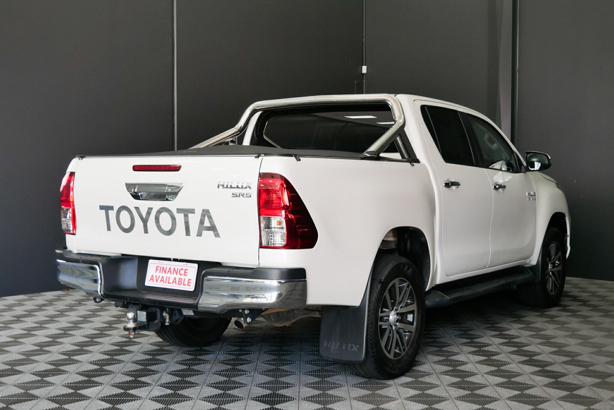 Toyota Hilux image 4