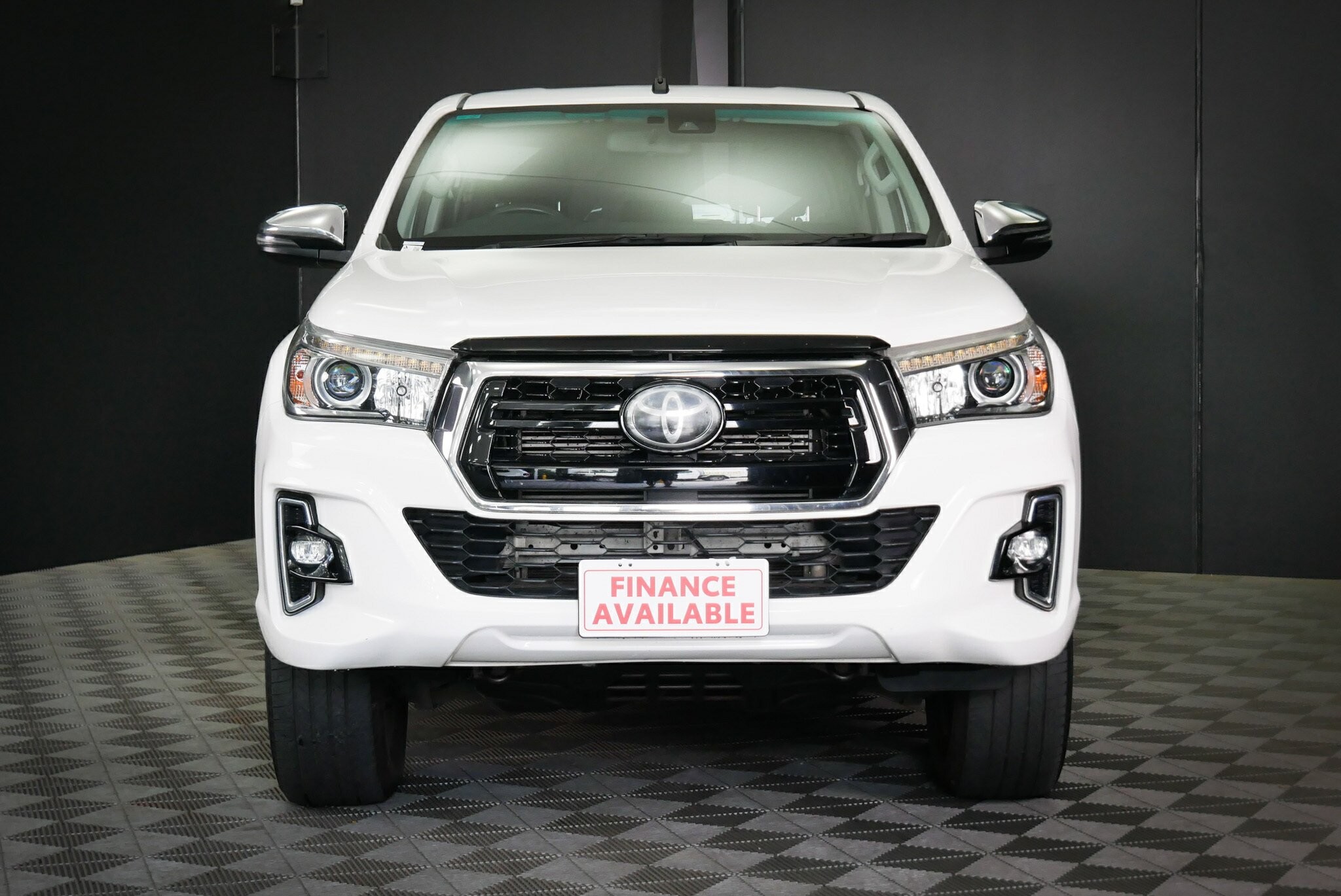 Toyota Hilux image 2