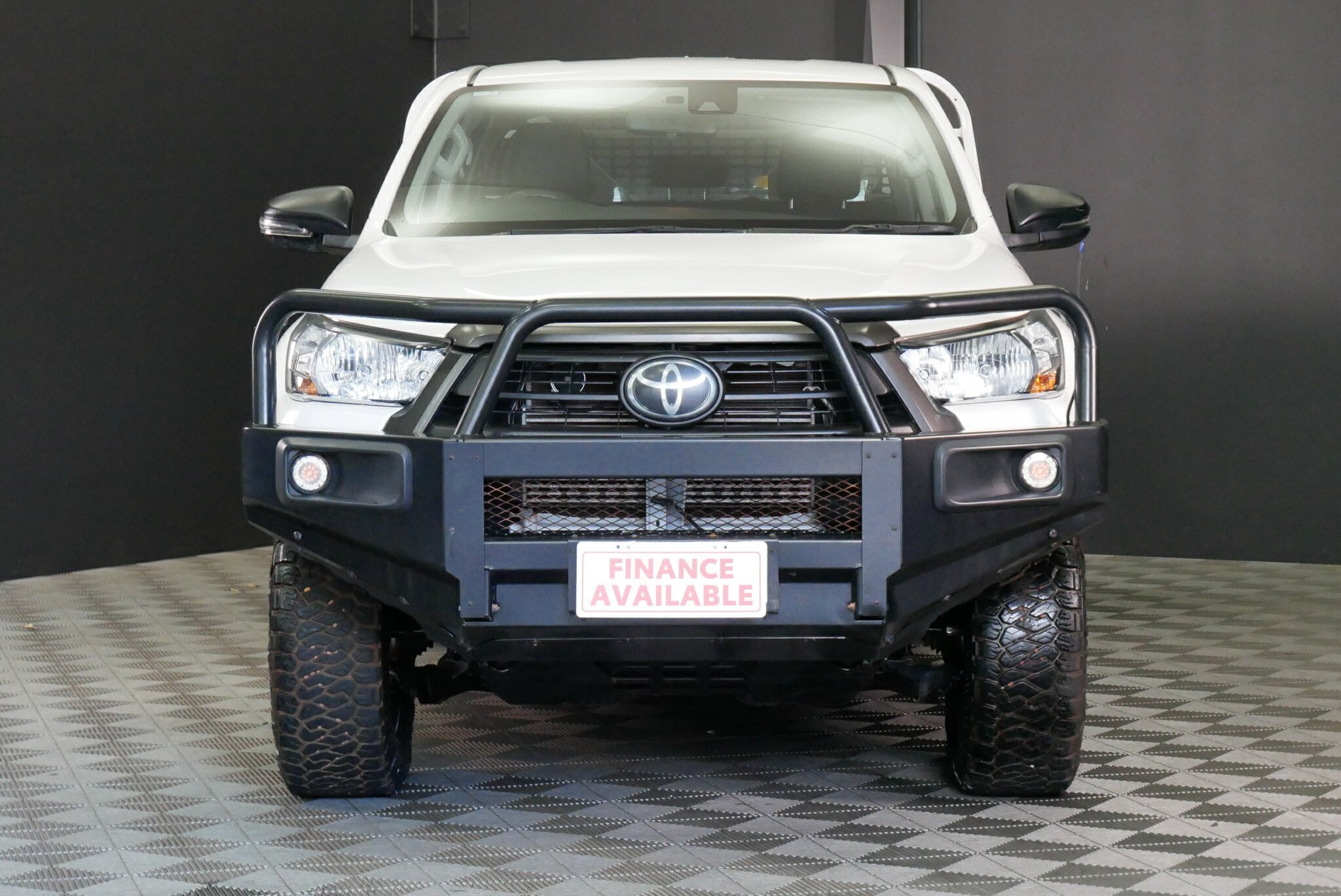 Toyota Hilux image 2