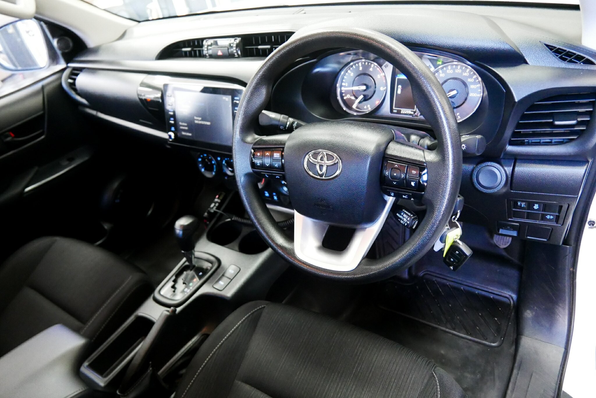 Toyota Hilux image 4