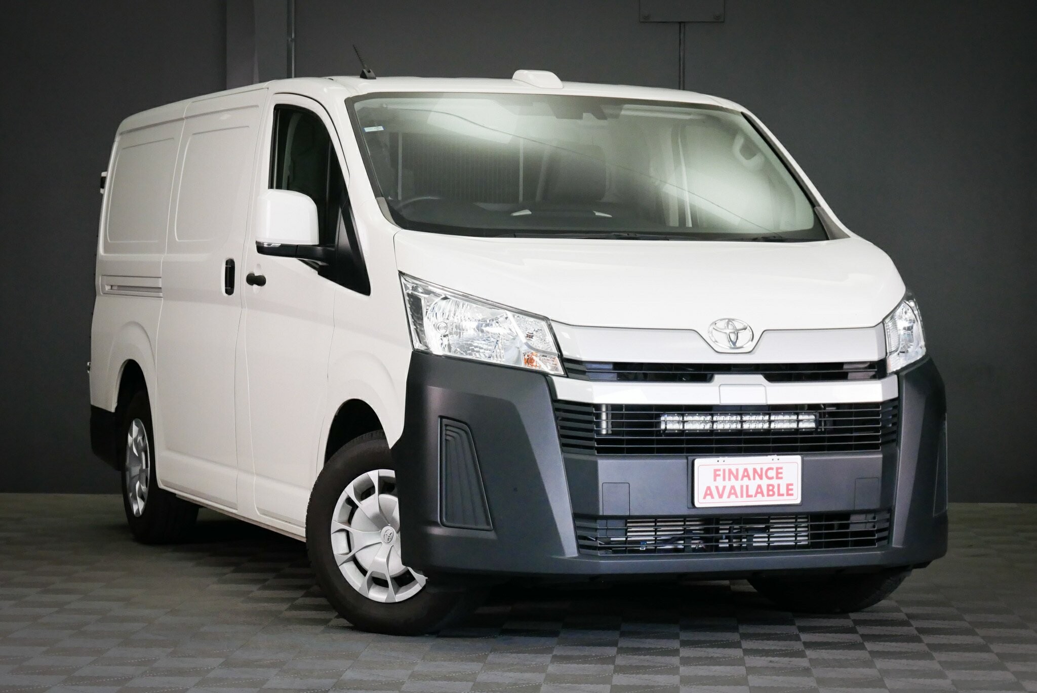 Toyota Hiace image 1