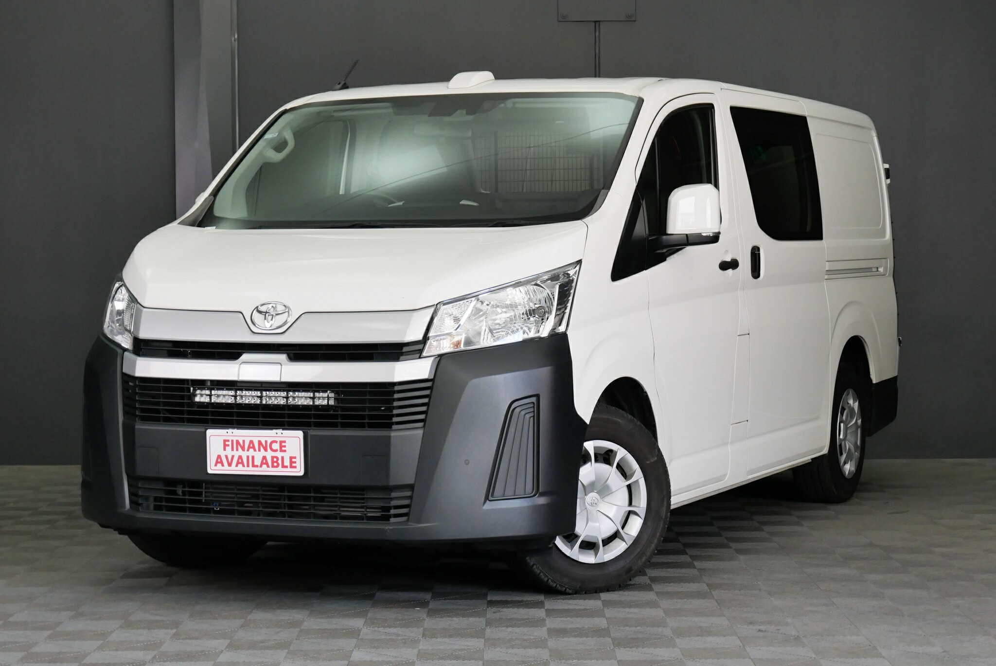 Toyota Hiace image 3