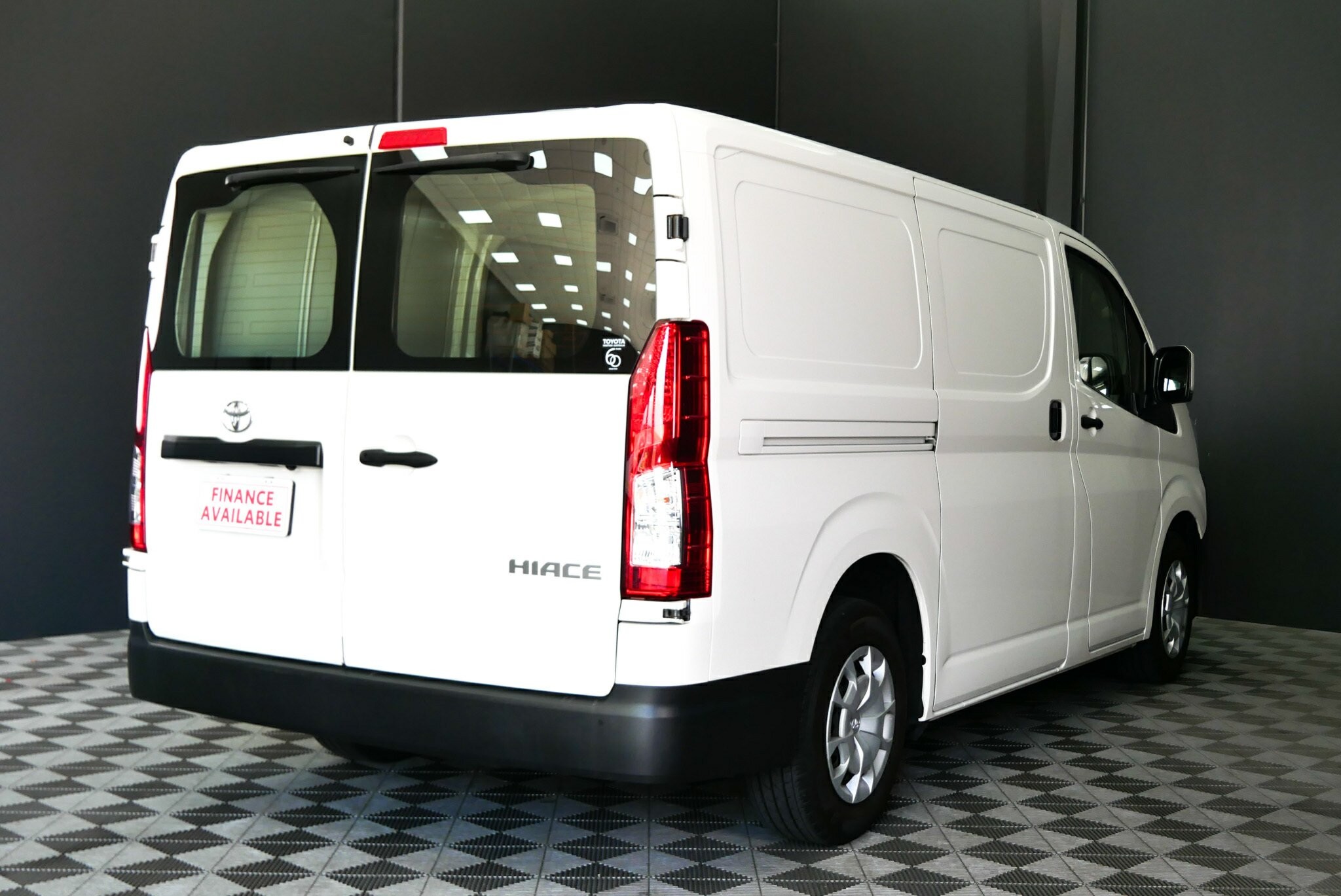 Toyota Hiace image 4