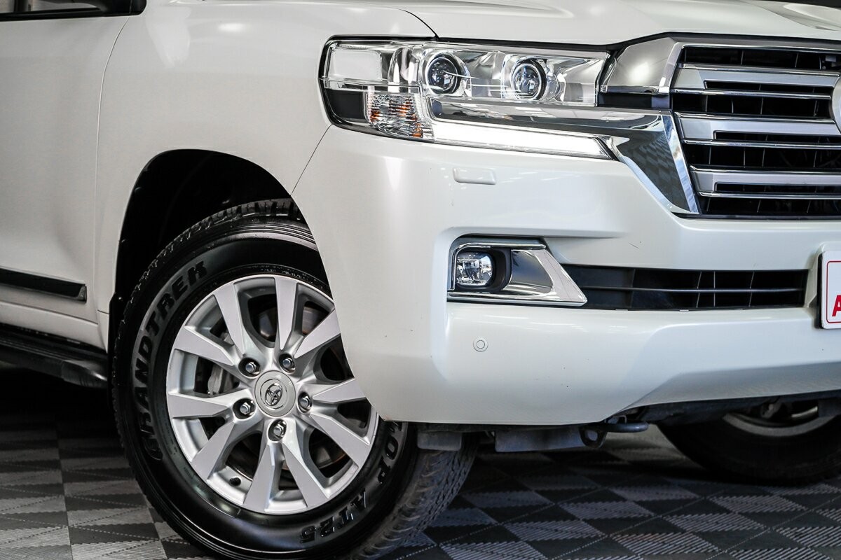 Toyota Landcruiser image 2