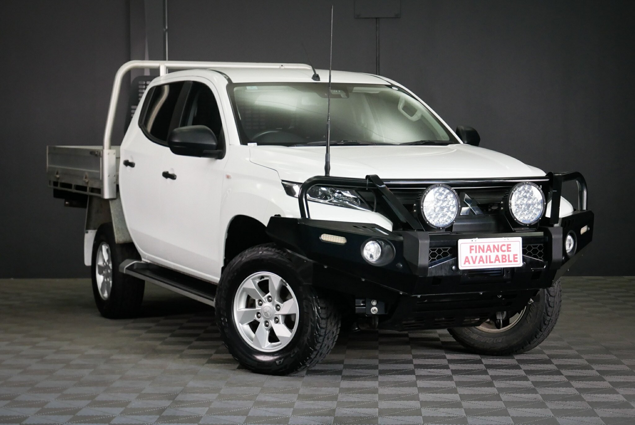 Mitsubishi Triton image 1