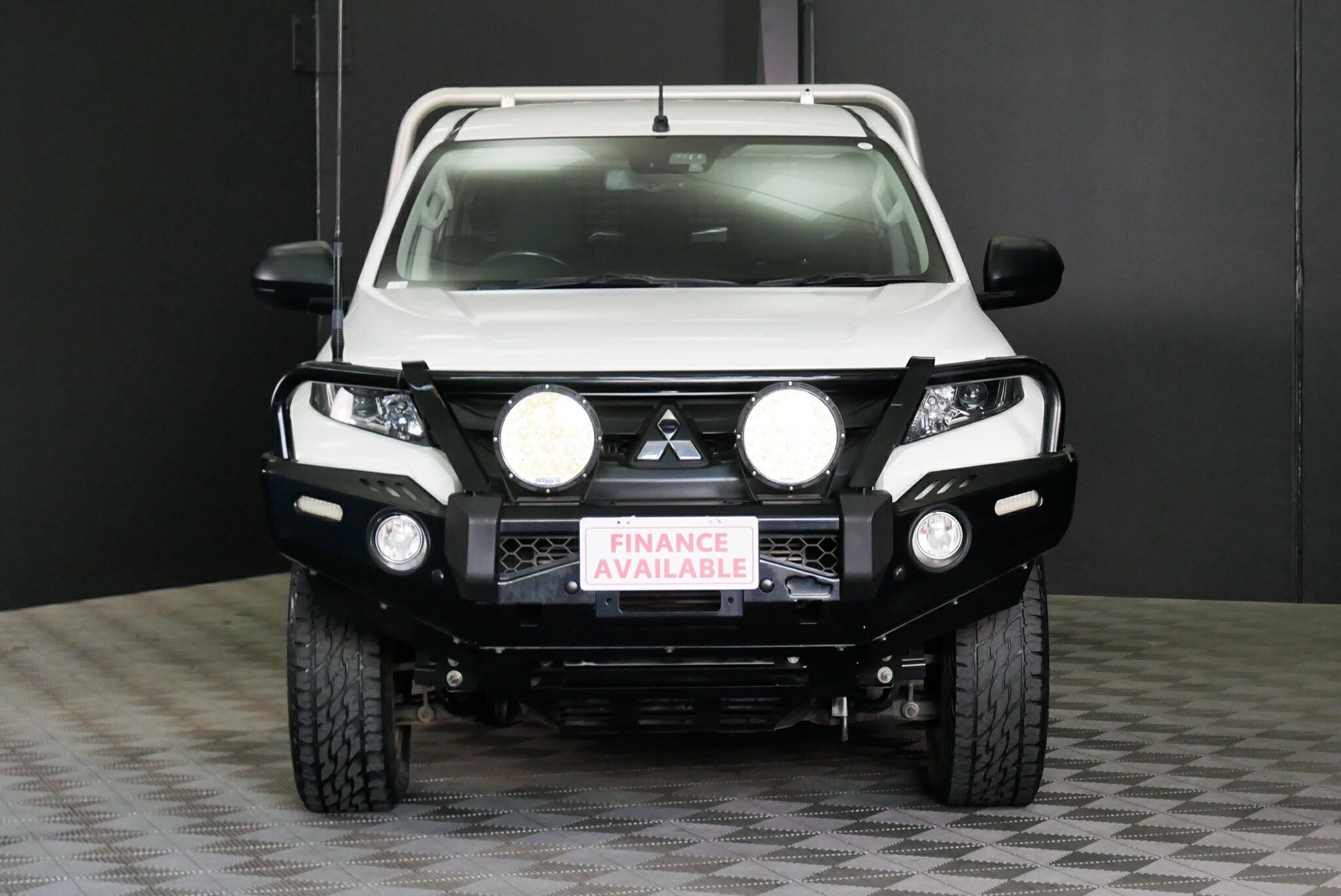 Mitsubishi Triton image 2