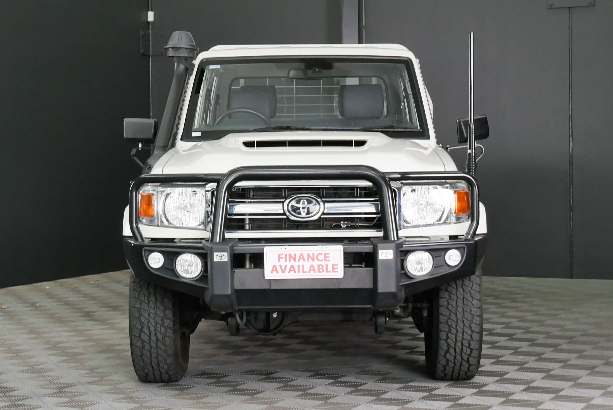 Toyota Landcruiser image 2