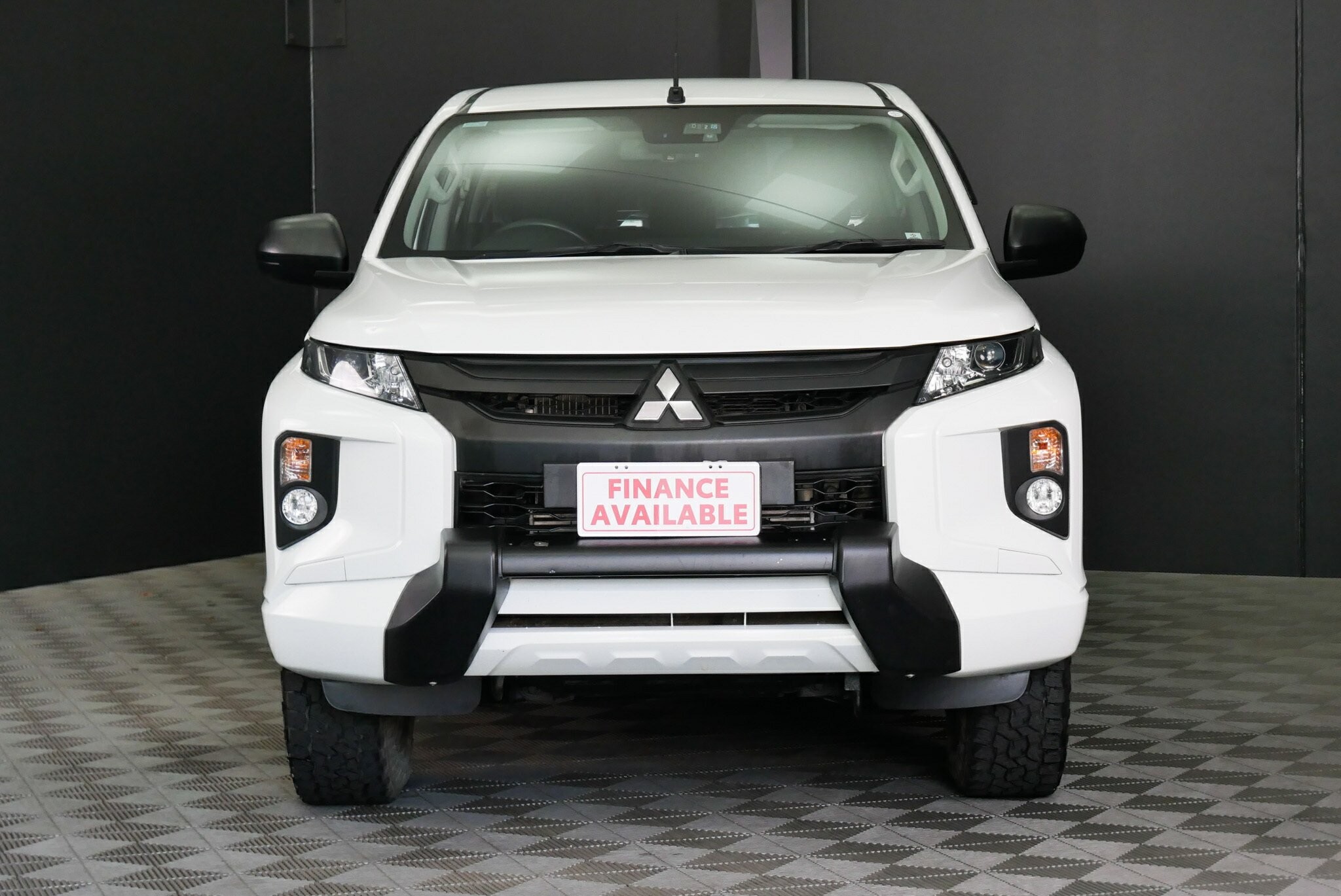 Mitsubishi Triton image 2