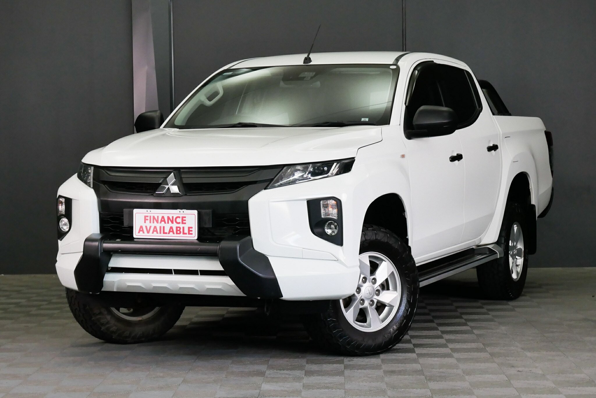 Mitsubishi Triton image 3