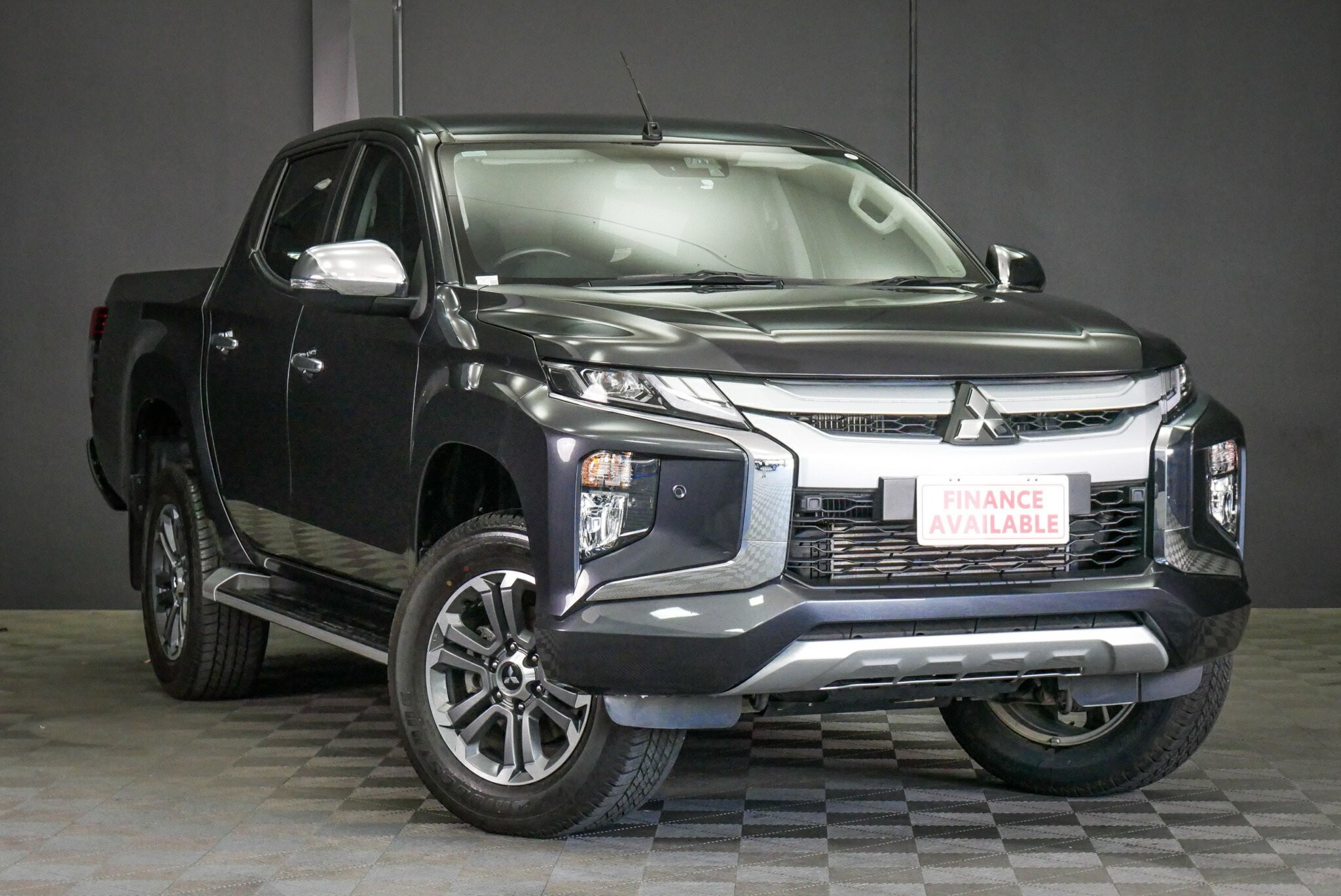 Mitsubishi Triton image 1