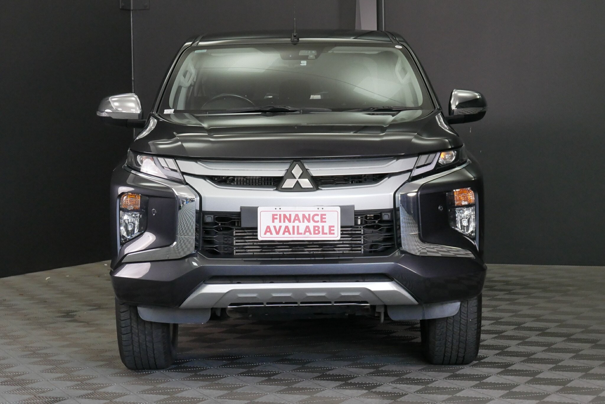 Mitsubishi Triton image 2
