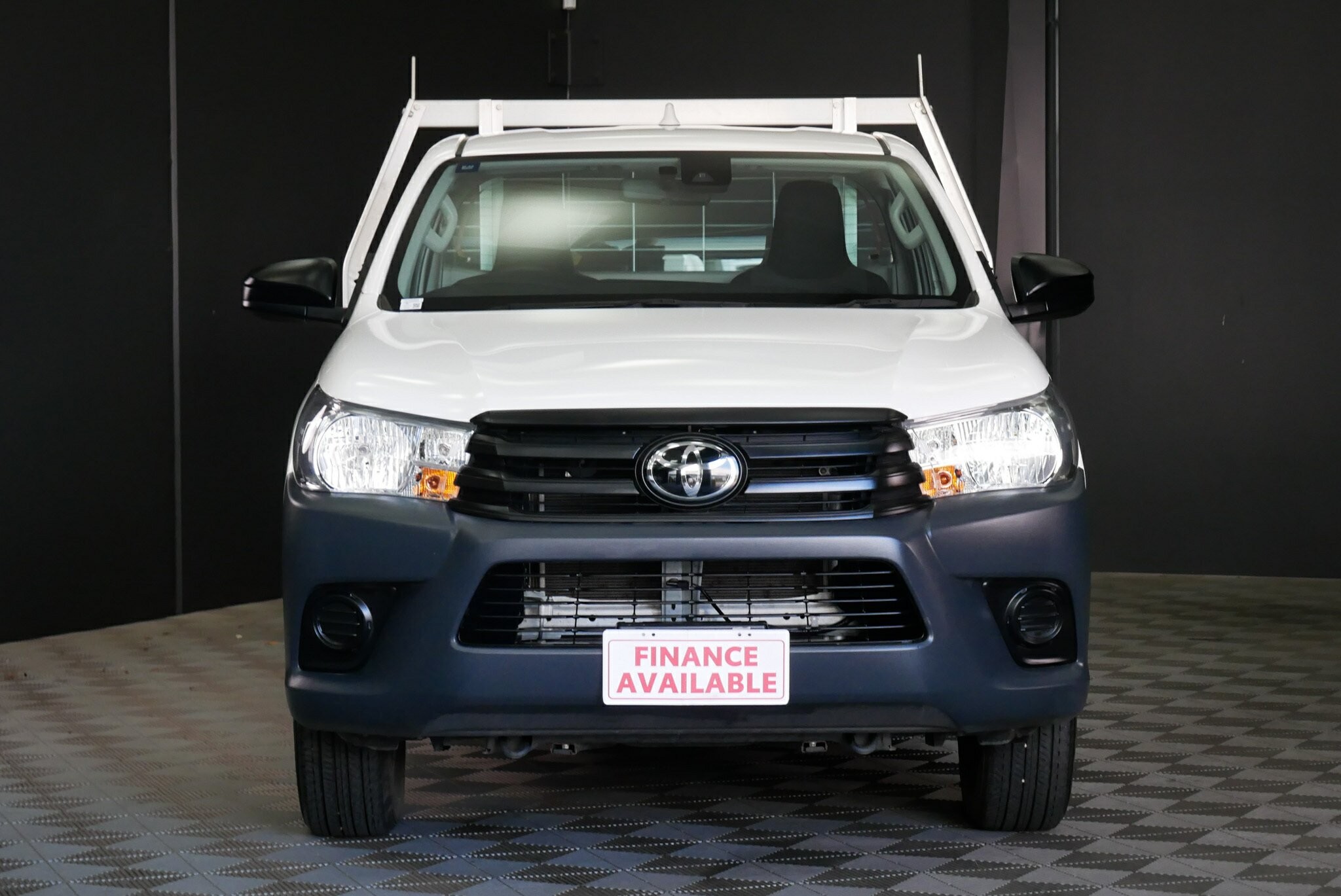 Toyota Hilux image 2